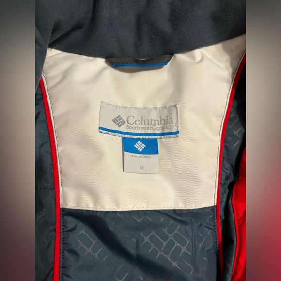 Red skiing jacket or winter jacket - Picture 2 of 5